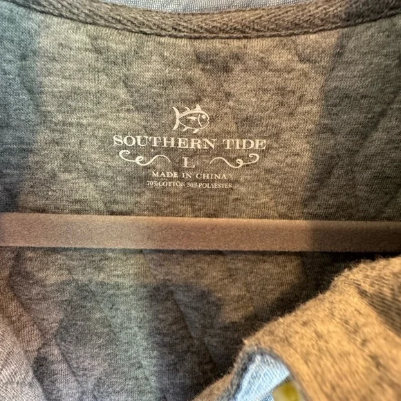 Southern Tide Quilted Pullover large - Picture 3 of 7